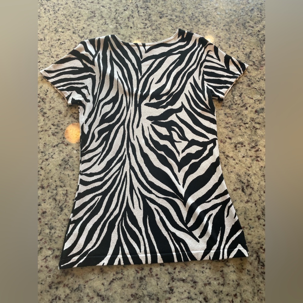 Women’s rayon blend Dana Buckman square neck Zebra Print Top size small - Picture 2 of 6